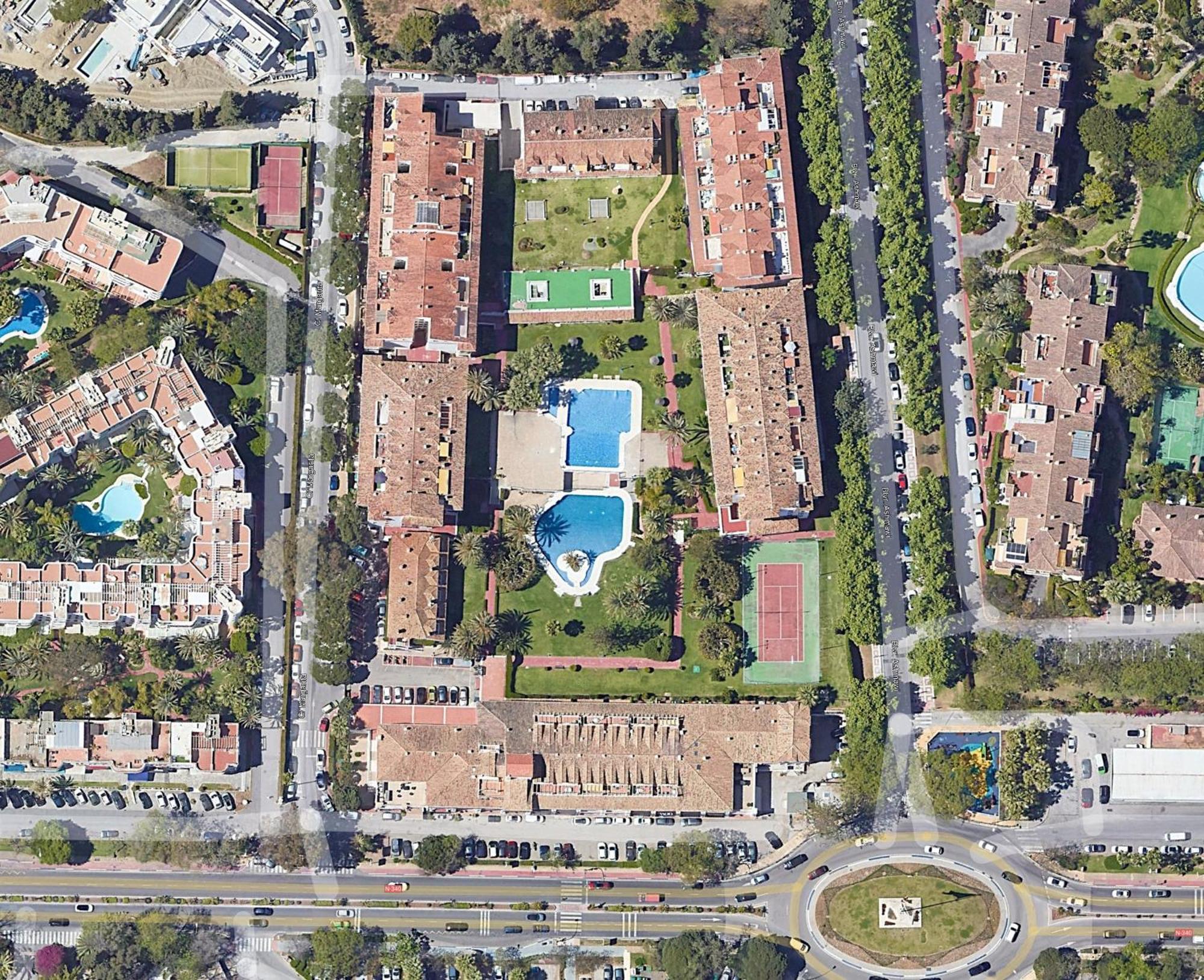 Iron House - Golden Mile Penthouse Bathtub Puente * Marbella