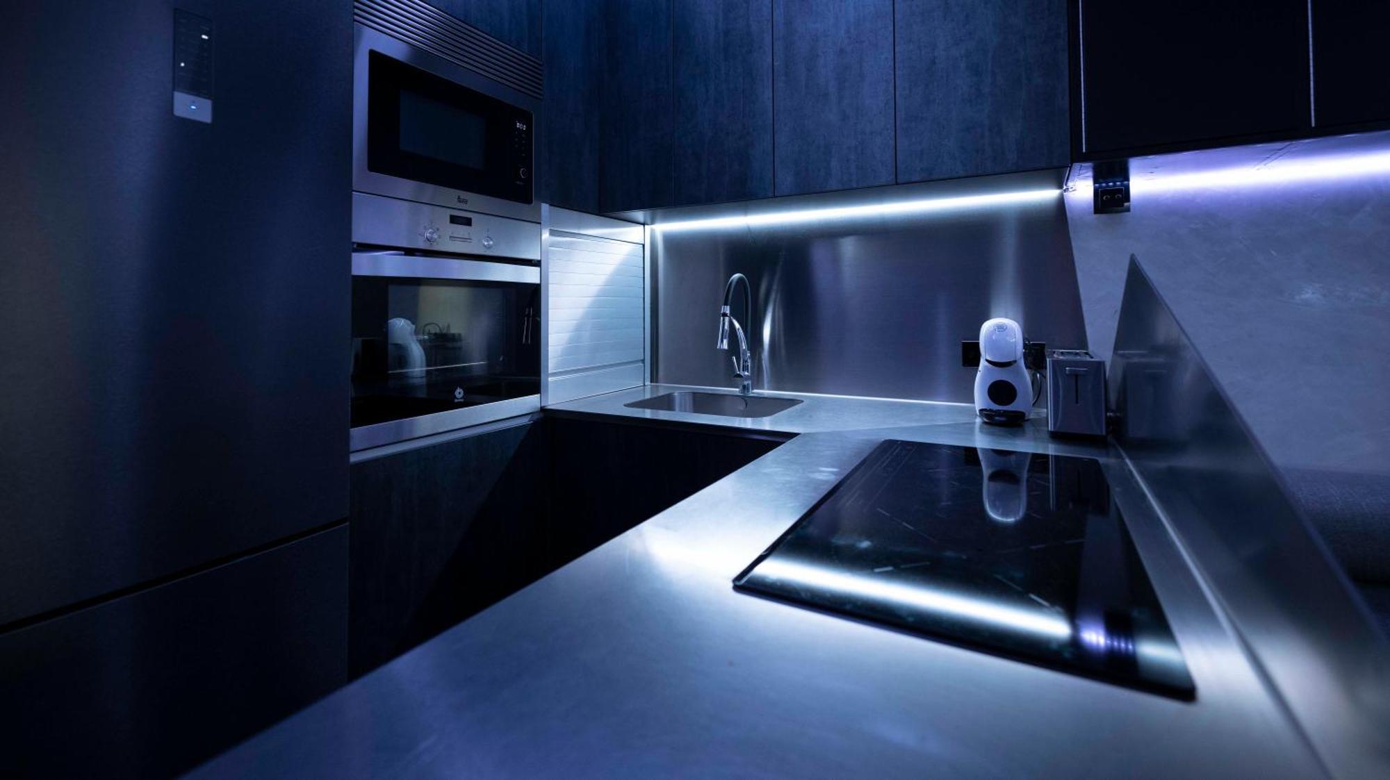 Iron House - Golden Mile Penthouse Bathtub Puente * Marbella