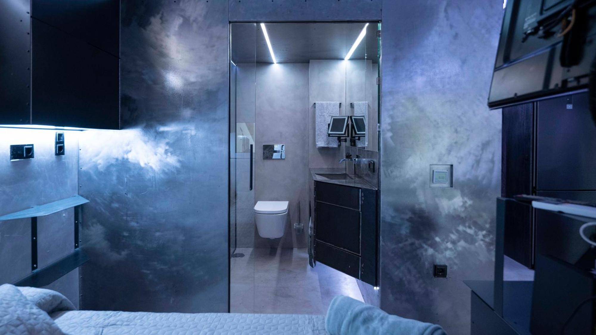 Iron House - Golden Mile Penthouse Bathtub Puente * Marbella