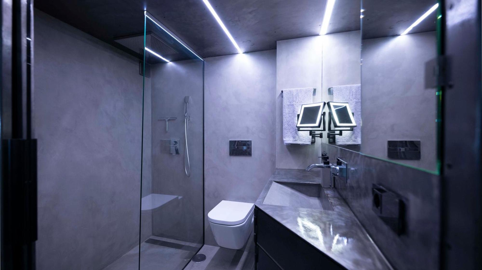 Iron House - Golden Mile Penthouse Bathtub Puente Apartment Marbella