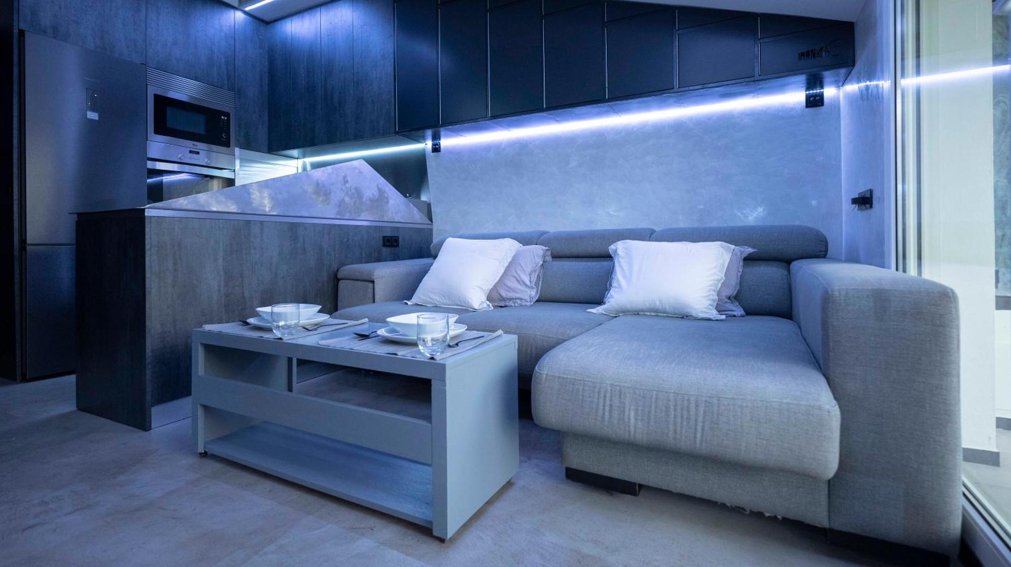 Iron House - Golden Mile Penthouse Bathtub Puente Apartment *