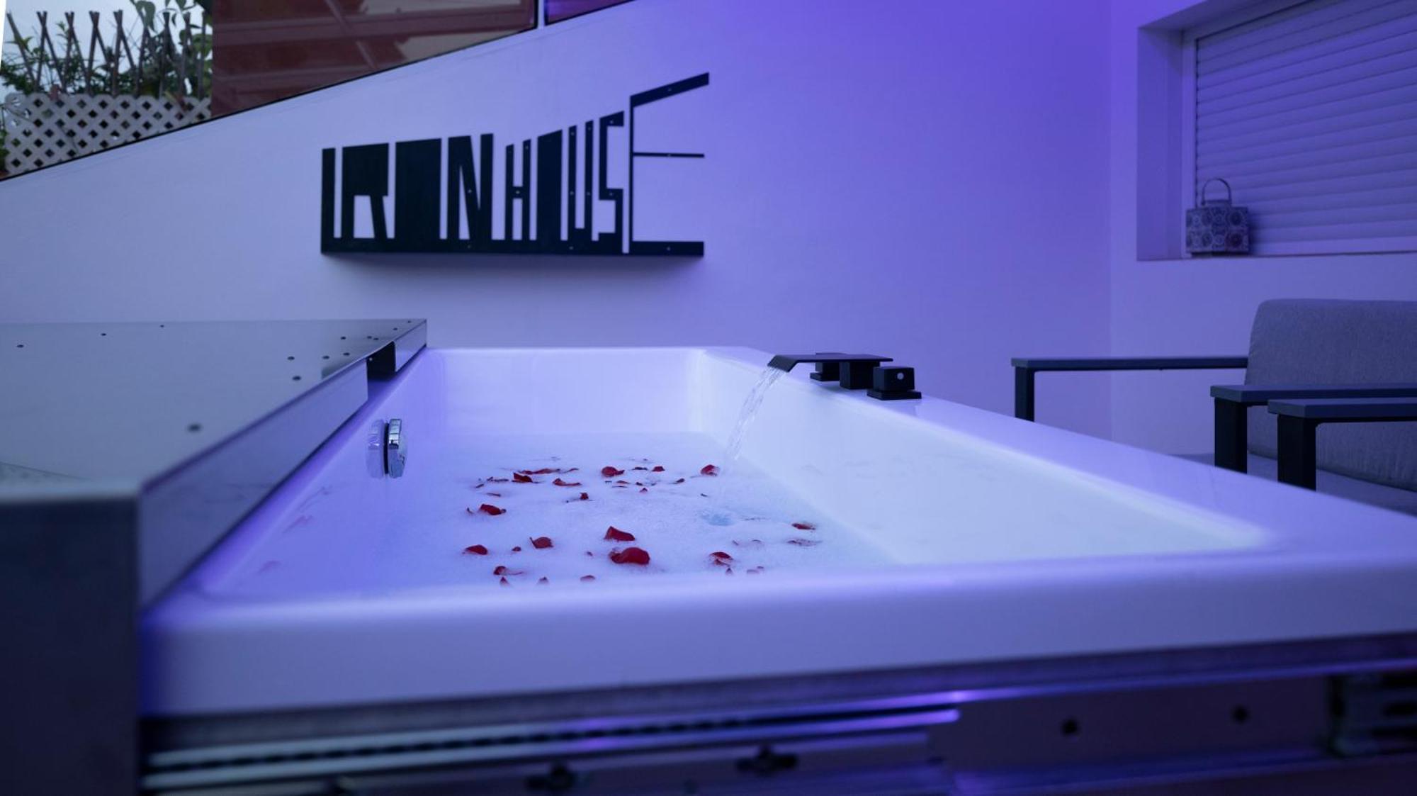 Apartment Iron House - Golden Mile Penthouse Bathtub Puente *