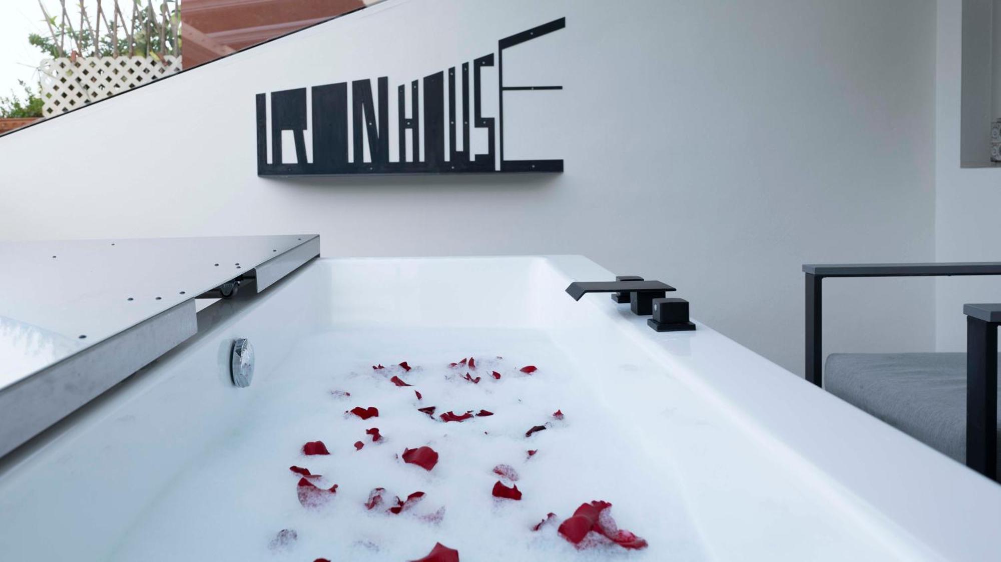 Apartment Iron House - Golden Mile Penthouse Bathtub Puente *