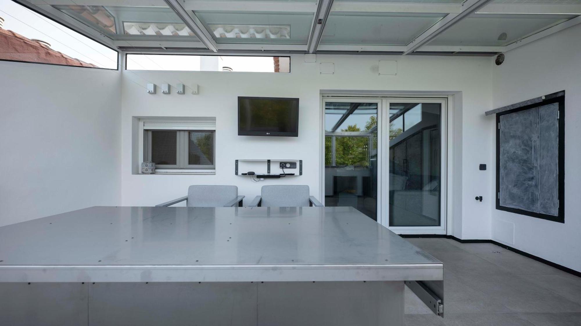 Iron House - Golden Mile Penthouse Bathtub Puente Apartment *