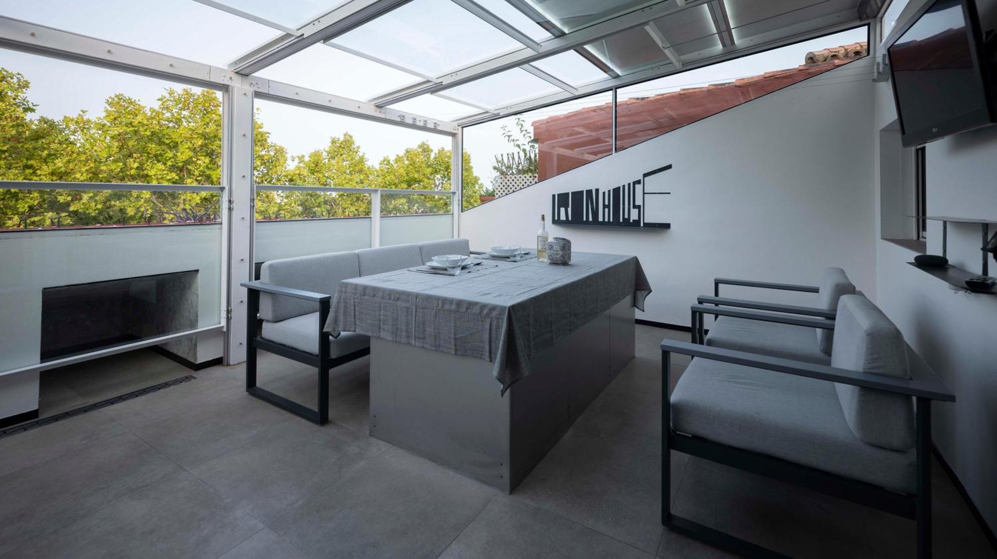 Iron House - Golden Mile Penthouse Bathtub Puente Marbella