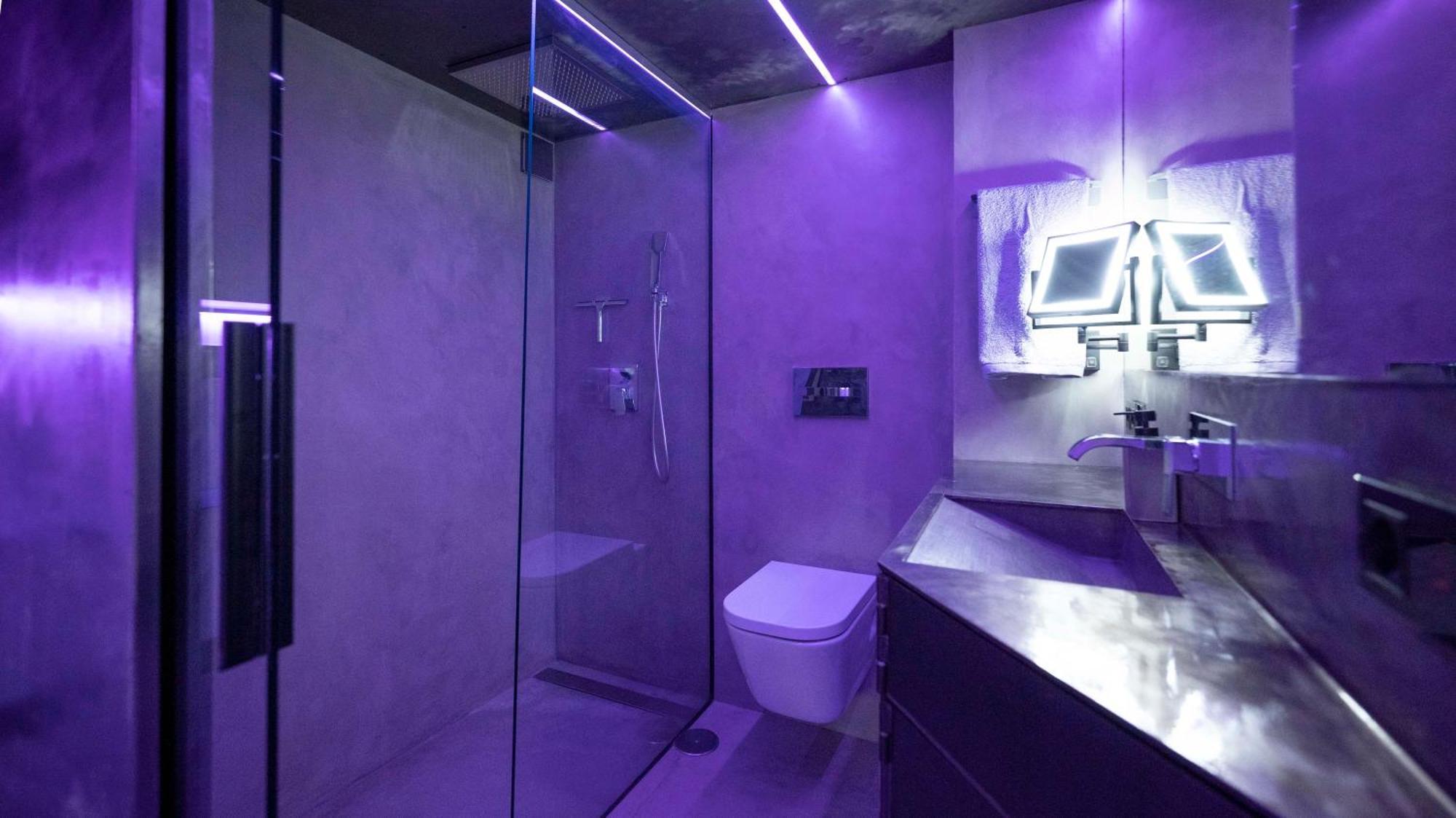 Iron House - Golden Mile Penthouse Bathtub Puente Apartment