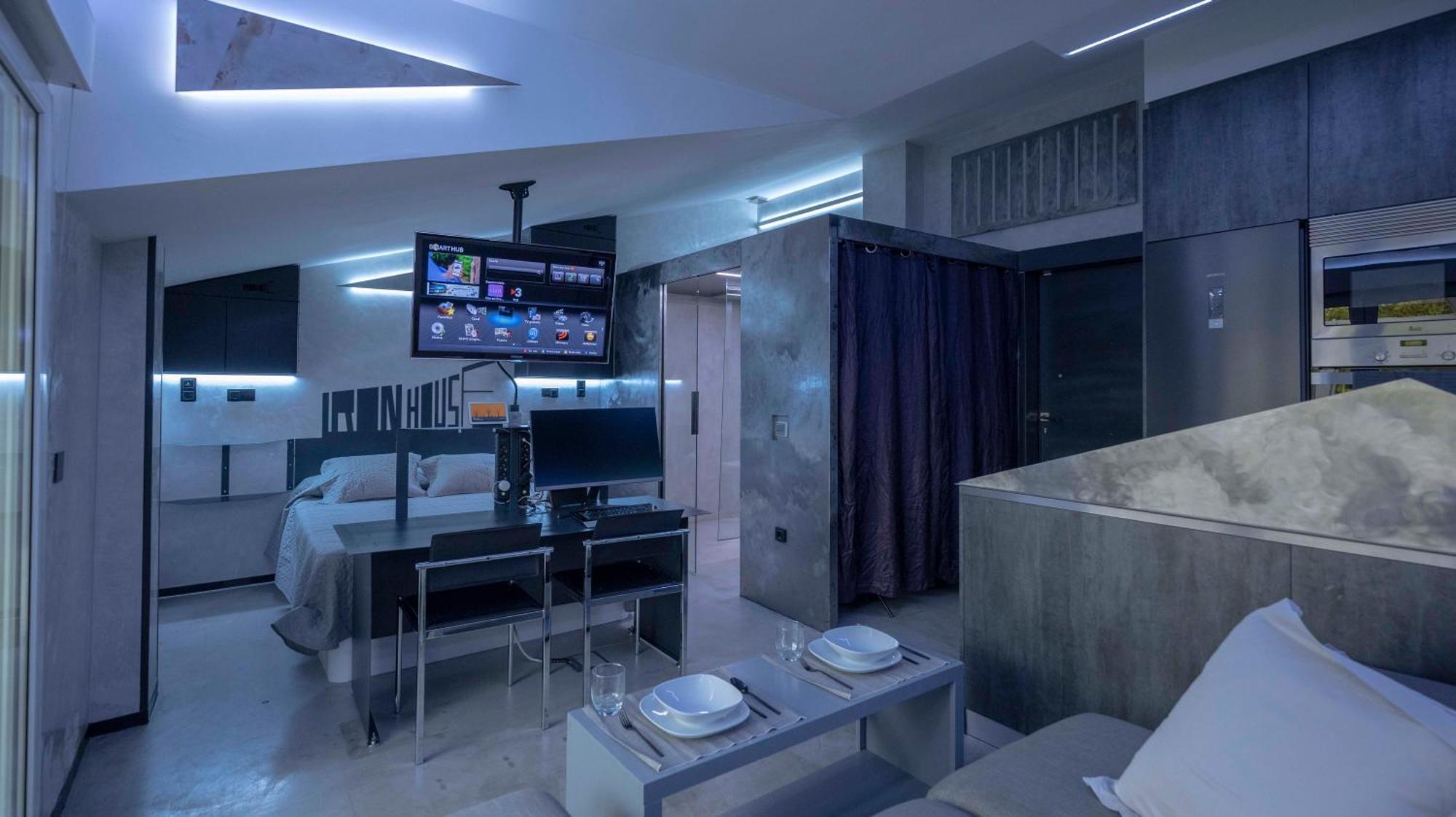 Apartment Iron House - Golden Mile Penthouse Bathtub Puente Marbella
